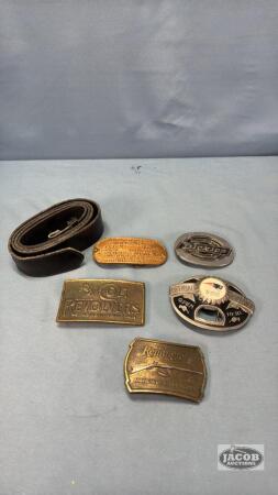 ASSORTED BELT BUCKLE LOT WITH ADDITIONAL BELT