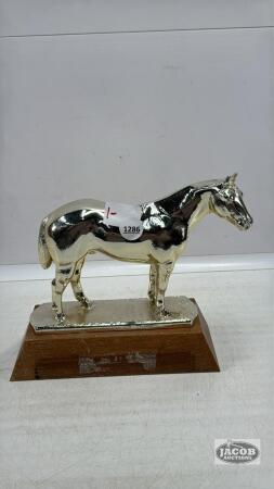 METAL HORSE TROPHY