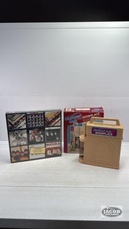 BEATLES JIG SAW PUZZLE & GLAMOUR GIRLS SHOWPLACE
