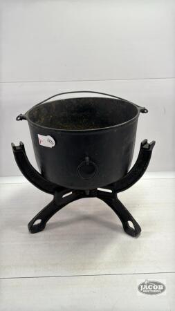 CAST IRON KETTLE ON STAND