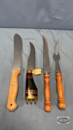 WOODEN HANDLED KNIFE SET