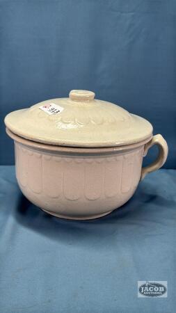 CHAMBER POT WITH LID