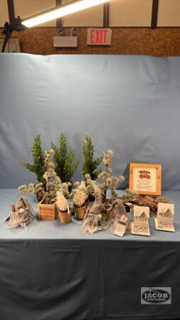 ASSORTED LOT OF CHRISTAS DECORATIONS