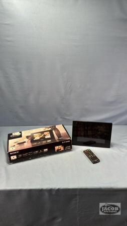 SONY 8IN DIGITAL PHOTO FRAME