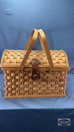 PICNIC BASKET WITH 4 PLACE SETTING