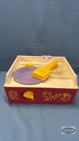 FISCHER PRICE MUSIC BOX WIND UP RECORD PLAYER