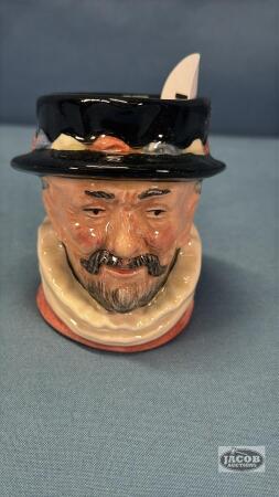 ROYAL DOULTON "BEEFEATER" MINI TOBY MUG