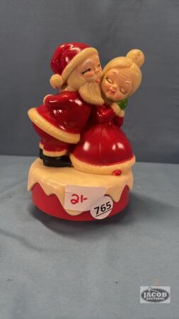 VINTAGE SANTA & MRS CLAUS SPINNING MUSIC BOX