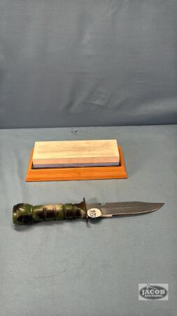 11IN HUNTING KNIFE WITH SHARPENING STONE