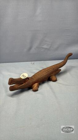 ALLIGATOR NUT CRACKER