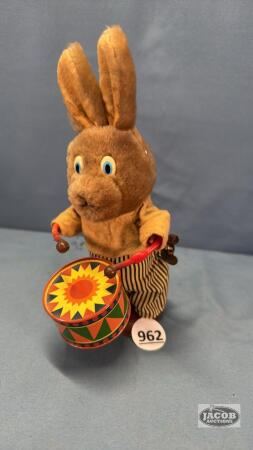 WIND UP DRUMMER RABBIT