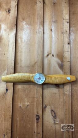 34.5IN PROPELLER WITH MOUNTED CLOCK