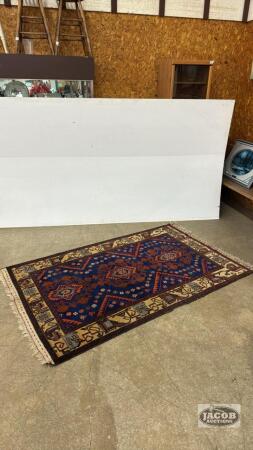 AREA RUG