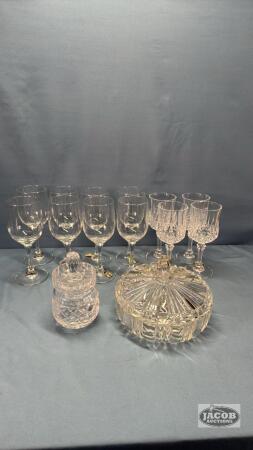 ASSORTED GLASSWARE LOT