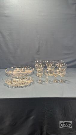ASSORTED GLASSWARE LOT