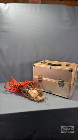 CANTILEVER STYLE ALUMINUM TOOL BOX & TROUBLE LIGHT
