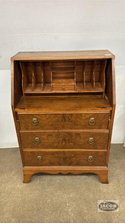 3 DRAWER WOODEN DESK