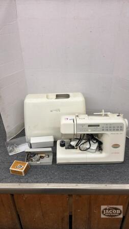 JANOME MEMORY CRAFT 3000 COMPUTERIZED SEWING MACHINE