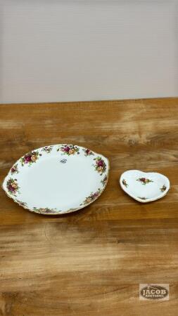 ROYAL ALBERT "OLD COUNTRY ROSES" LOT
