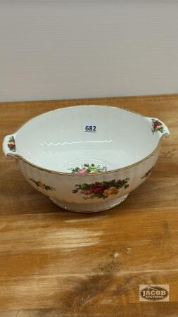 ROYAL ALBERT "OLD COUNTRY ROSES" 8.5IN SERVING BOWL