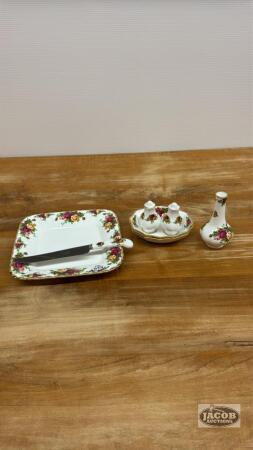 ROYAL ALBERT "OLD COUNTRY ROSES" LOT