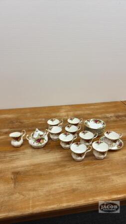 ROYAL ALBERT "OLD COUNTRY ROSES" PATTERN SET