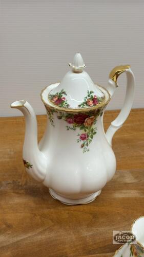 ROYAL ALBERT OLD COUNTRY ROSES PATTERN SET