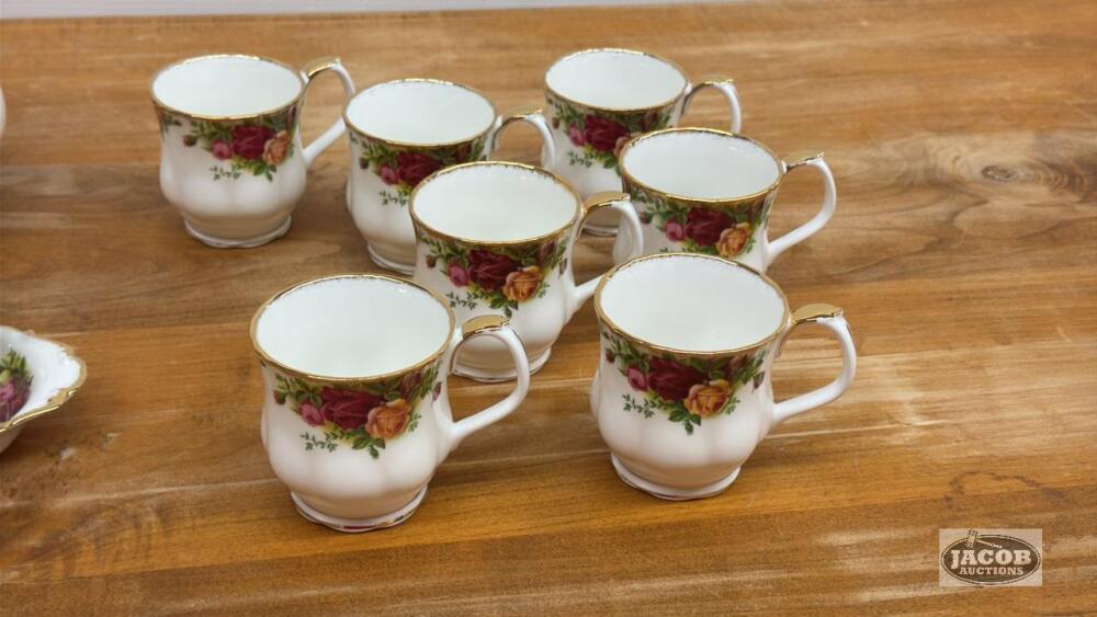 ROYAL ALBERT OLD COUNTRY ROSES PATTERN SET