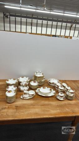 SET OF ROYAL ALBERT "OLD COUNTRY ROSES" CHINA
