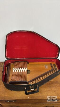 APPLALACHIAN AUTOHARP WITH CASE