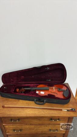 VIOLIN WITH BOW & CASE
