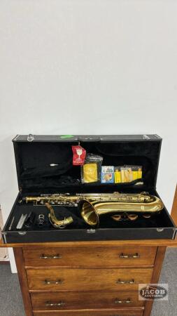 BOOSEY & HAWKES SAXOPHANE WITH CASE
