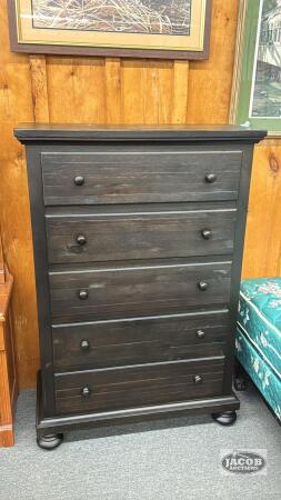 (2) NIGHTSTANDS & 5 DRAWER CHEST