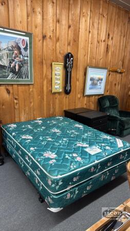 SEALEY DIAMOND SERIES QUEEN MATTRESS & BOX SPRING