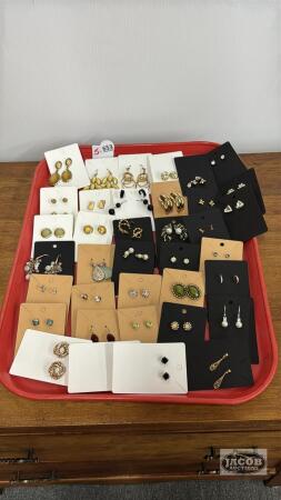 APPROX. 35 PAIRS OF EARRINGS