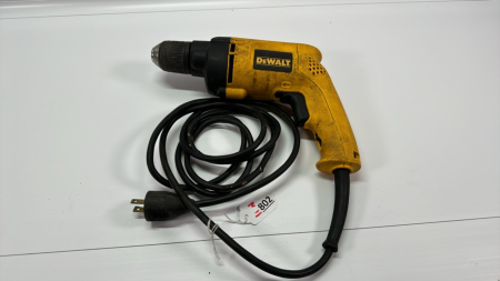 DeWalt 3/8in Variable Speed Drill With Hand Chuck -Works