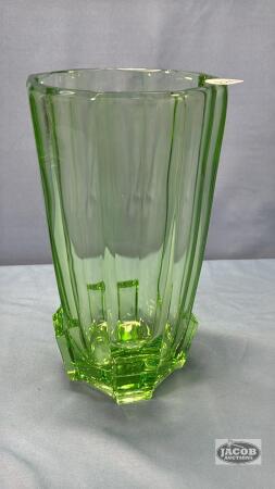 10IN HEAVY GREEN GLASS VASE