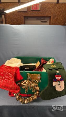ASSORTED CHRISTMAS LOT IN TOTE