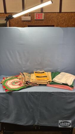 ASSORTED LOT OF PLACEMATS & TABLE CLOTHS