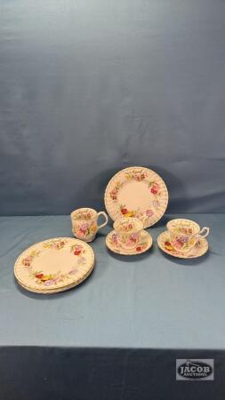 ROYAL ALBERT "SWEET PEA" MONTH OF APRIL LOT