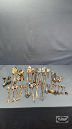 QTY OF UNMATCHED SERVING FLATWARE