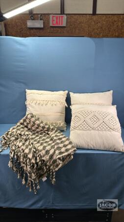 (3) PILLOWS AND THROW
