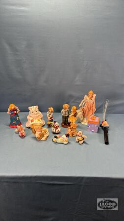 ASSORTED LOT OF FIGURINES