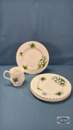 ROYAL ALBERT TRILLIUM PATTERN LOT