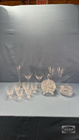 ASSORTED GLASSWARE LOT