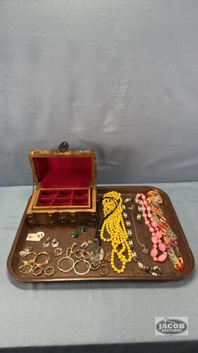 ASSORTED JEWELLERY LOT