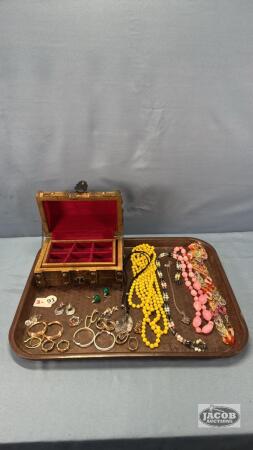 ASSORTED JEWELLERY LOT