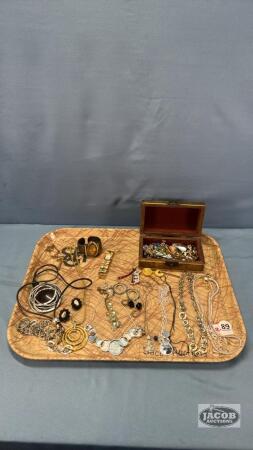 ASSORTED JEWELLERY LOT