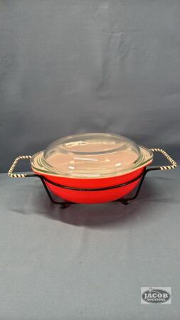 PYREX CASSEROLE WITH LID IN WIRE STAND