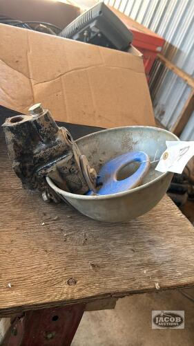 METAL WATER BOWL